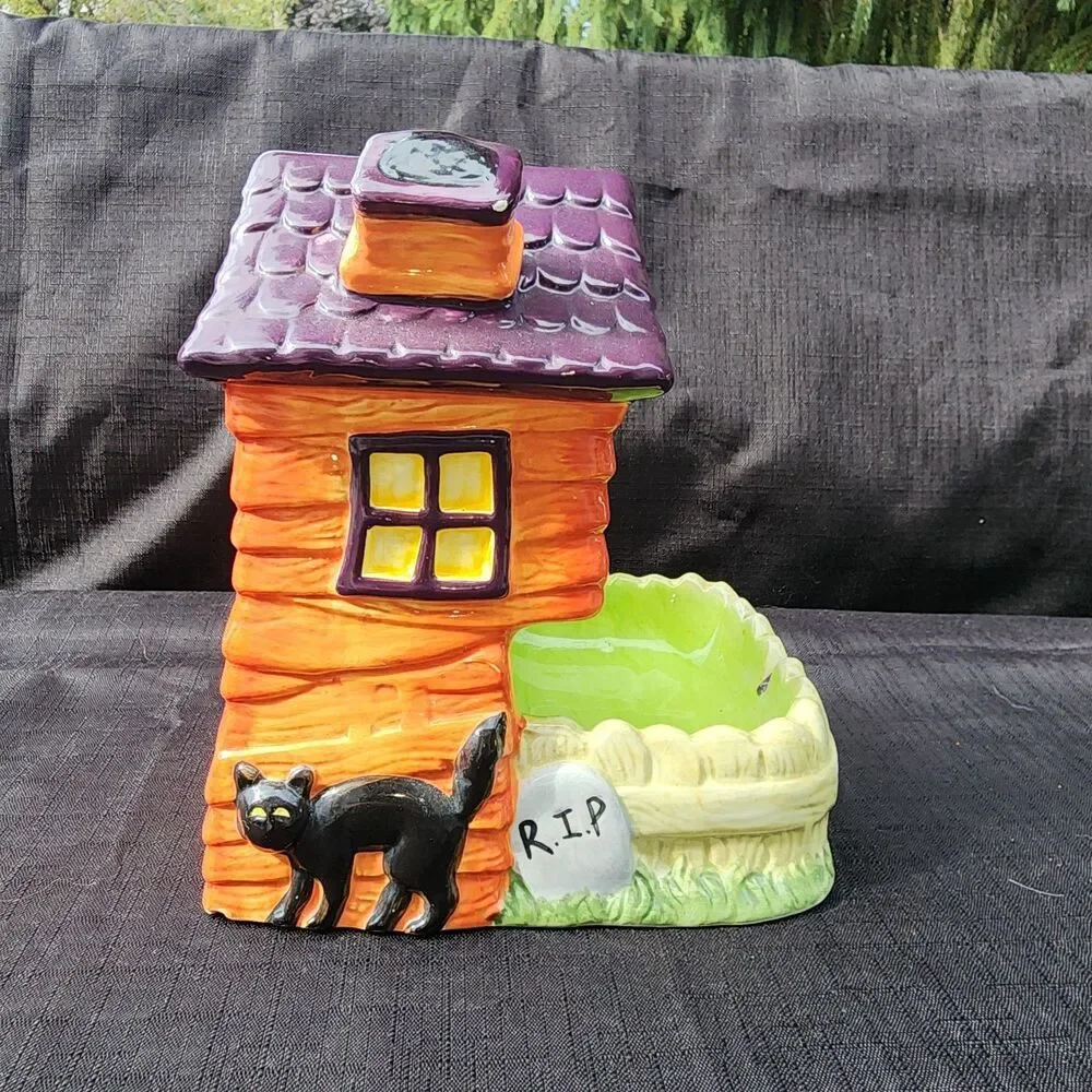 Designpac Halloween Ceramic Haunted House w/black cat Treat Candy Holder